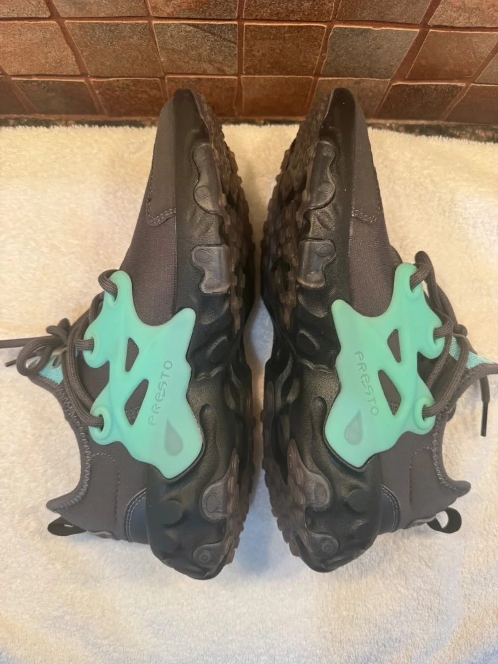 Kids Nike Presto Sneakers size 5Y